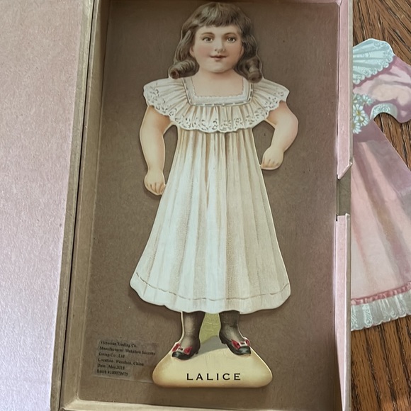 Victorian Trading Company Paper Dolls Lalice Gertie & Russell copyright 2018 - Picture 4 of 10